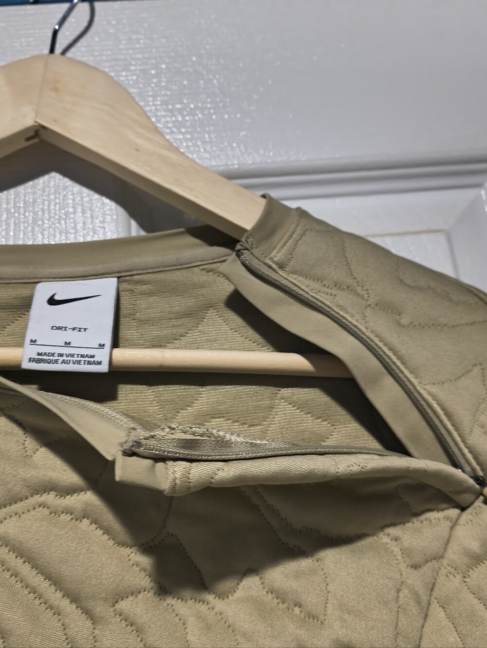 Nike Dri-FIT Beige Tan Khaki Quilted Floral Asymmetric Zip Pullover Sweatshirt M - Picture 6 of 13